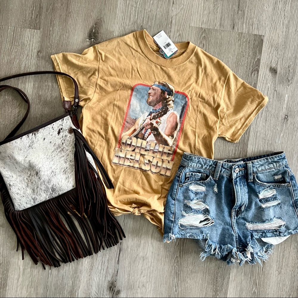 NWT BUCKLE - Willie Nelson knot front tee,